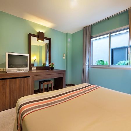 The Jomtien Twelve Hotel Exterior photo