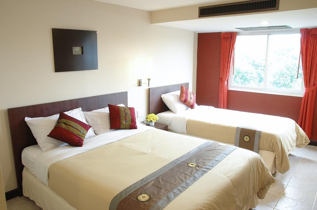 The Jomtien Twelve Hotel Exterior photo