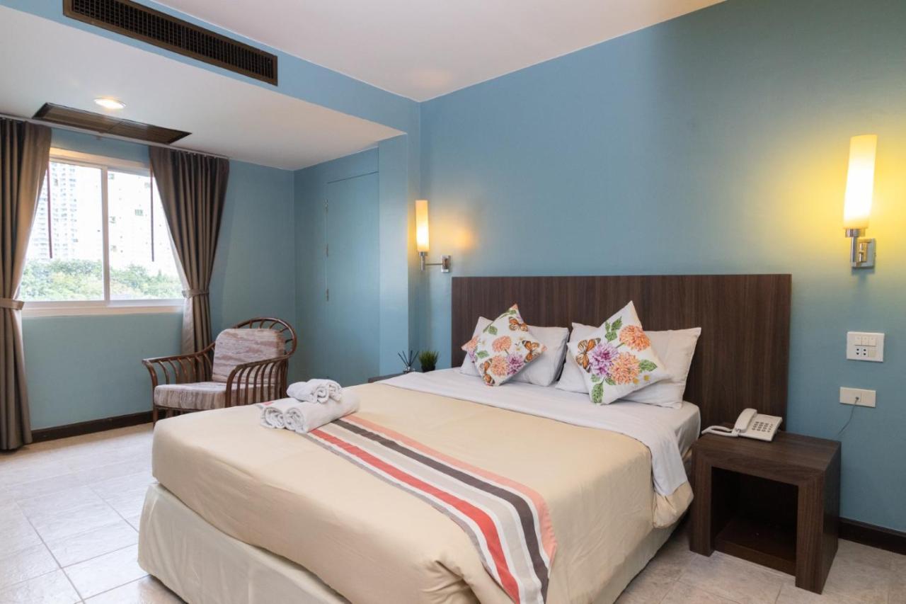 The Jomtien Twelve Hotel Exterior photo