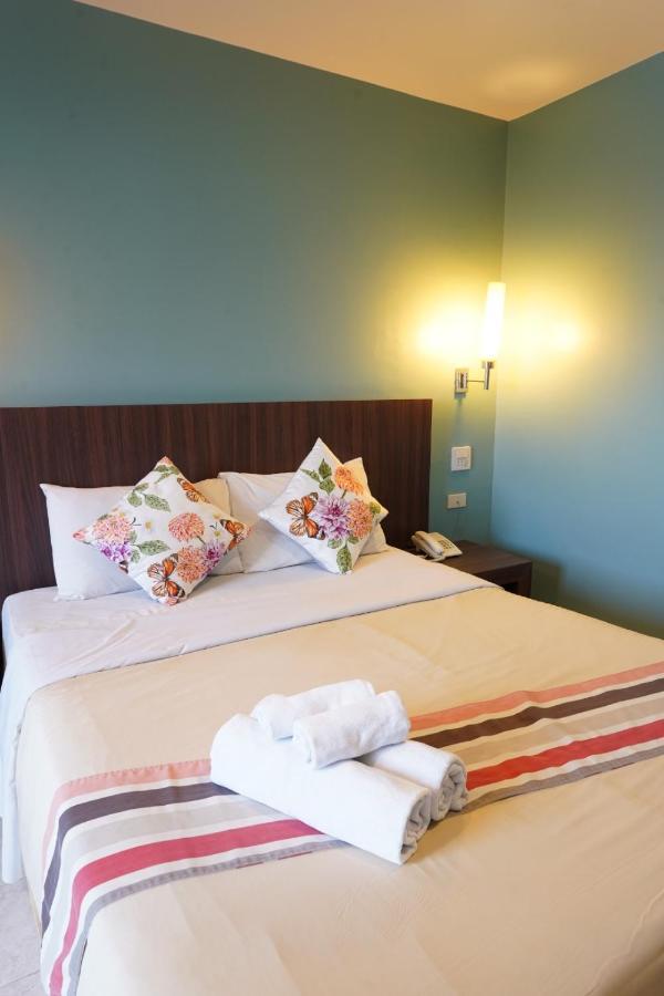 The Jomtien Twelve Hotel Exterior photo