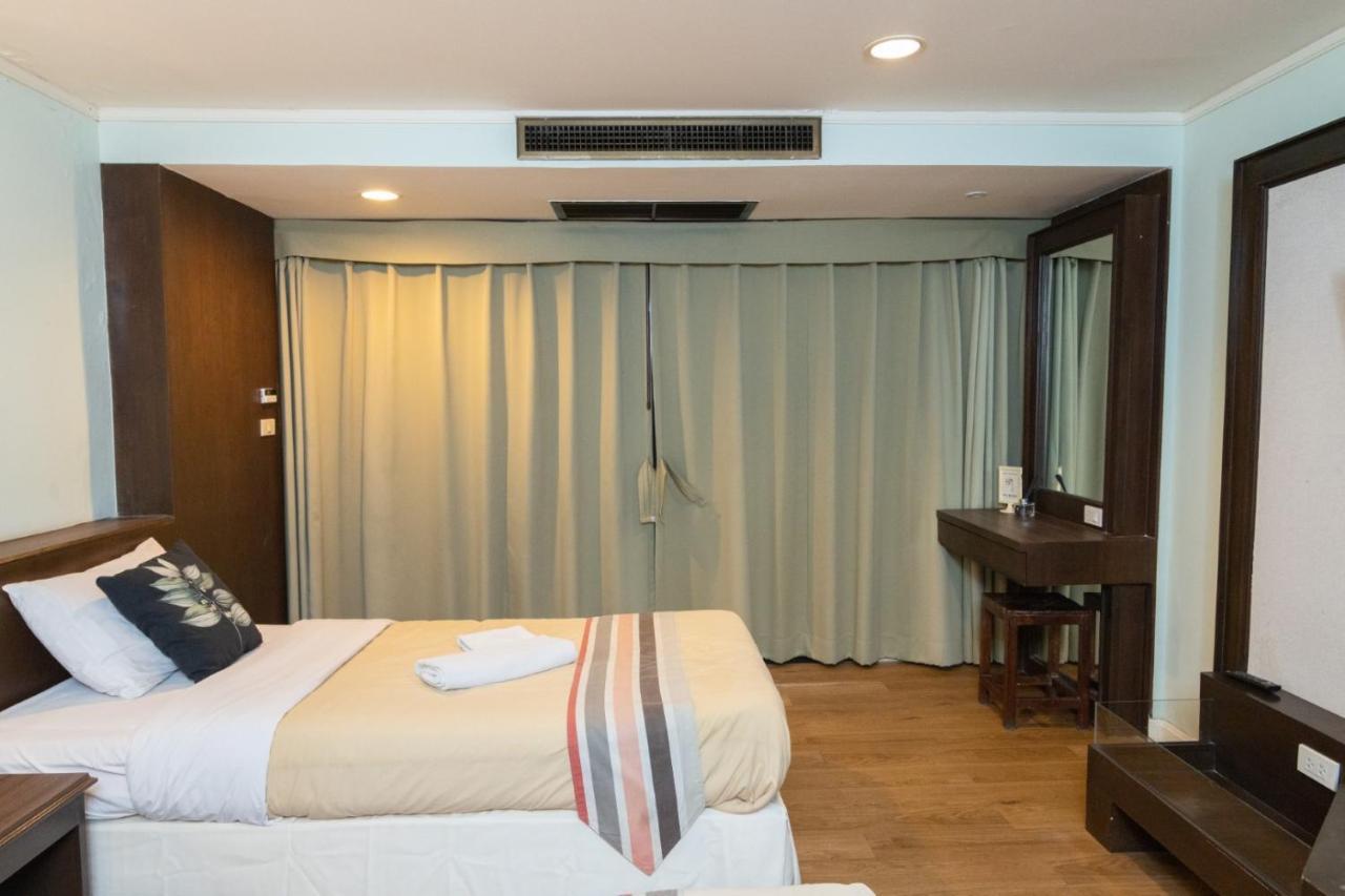 The Jomtien Twelve Hotel Exterior photo