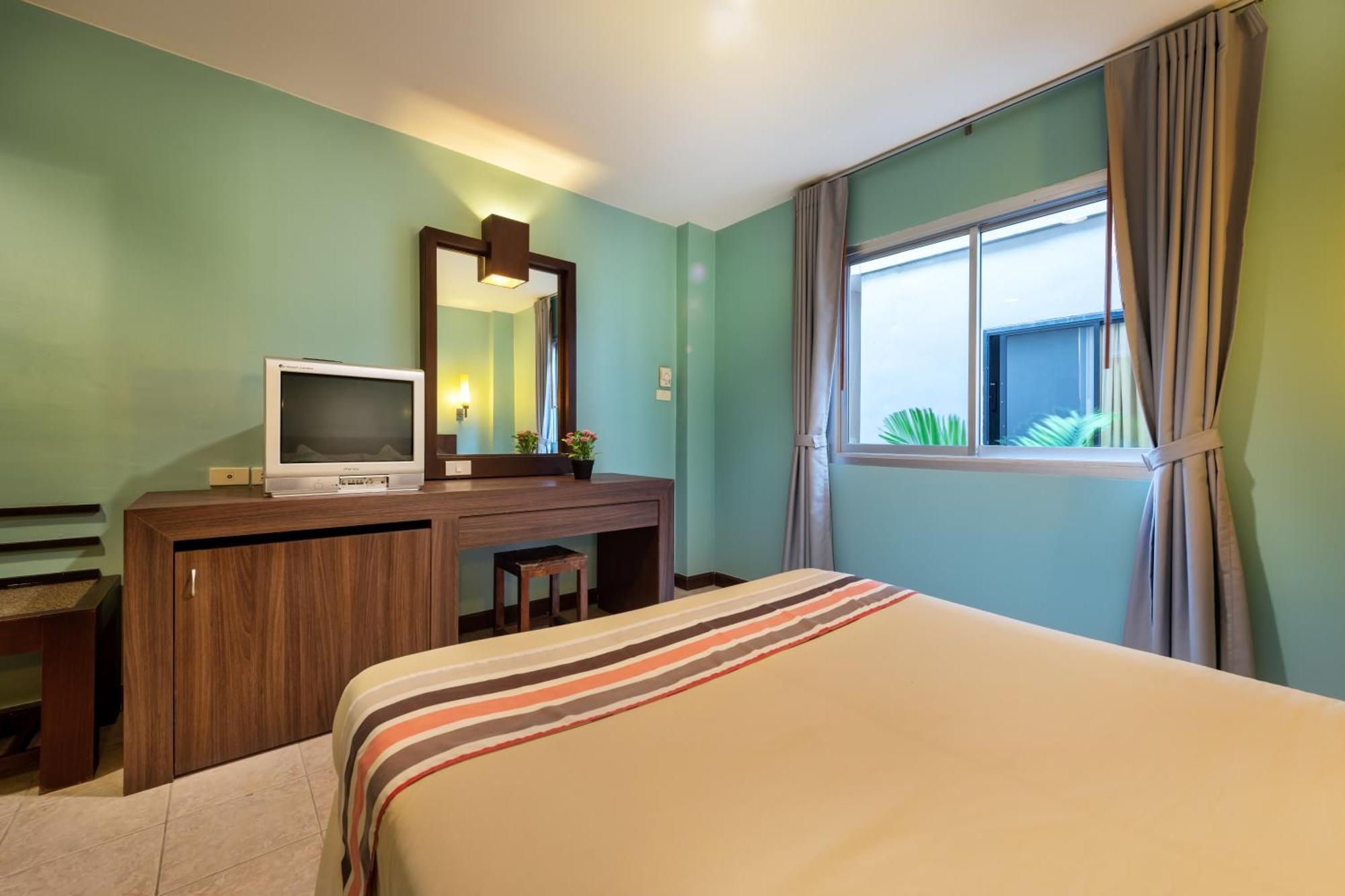 The Jomtien Twelve Hotel Exterior photo