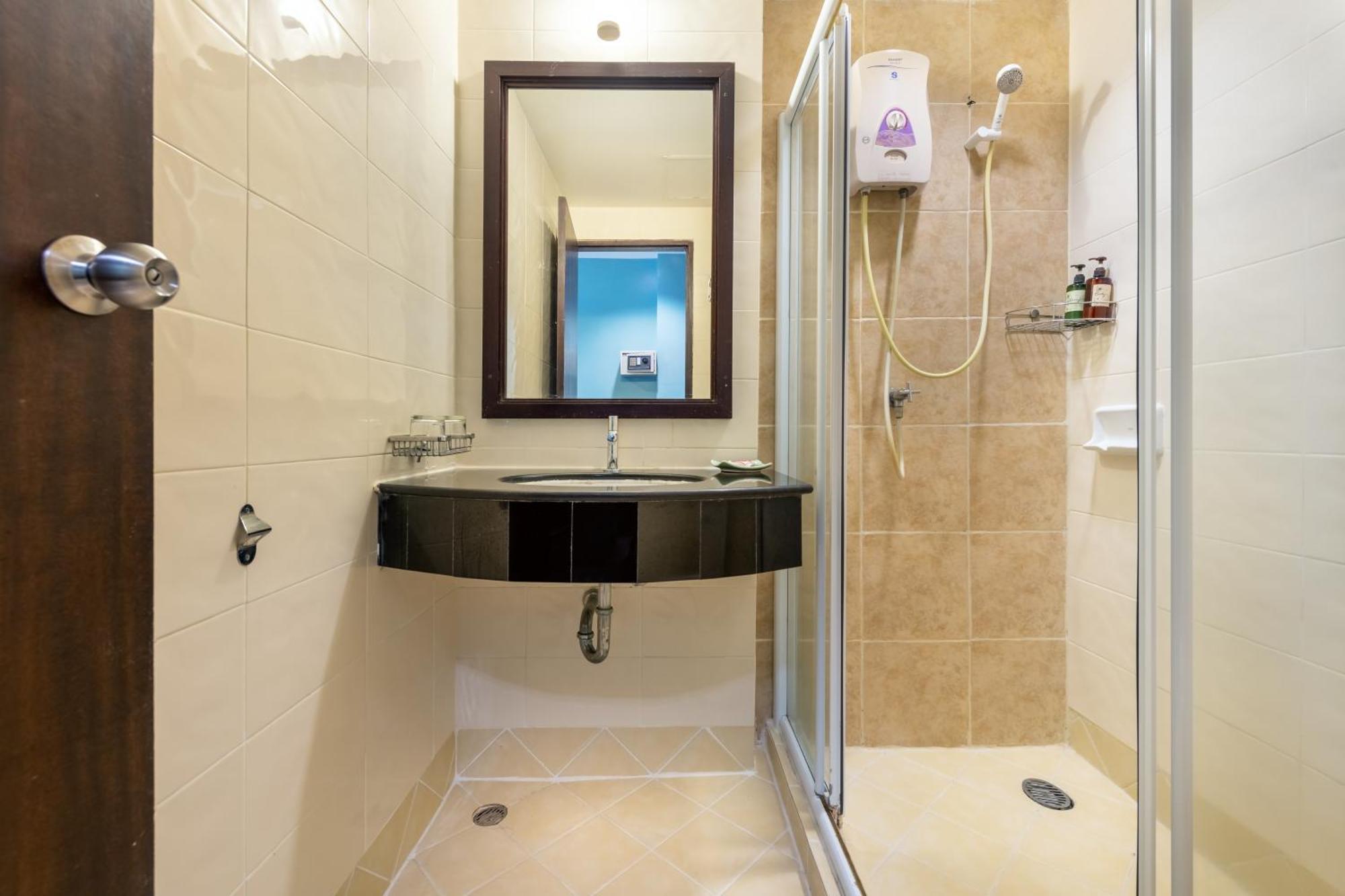 The Jomtien Twelve Hotel Exterior photo