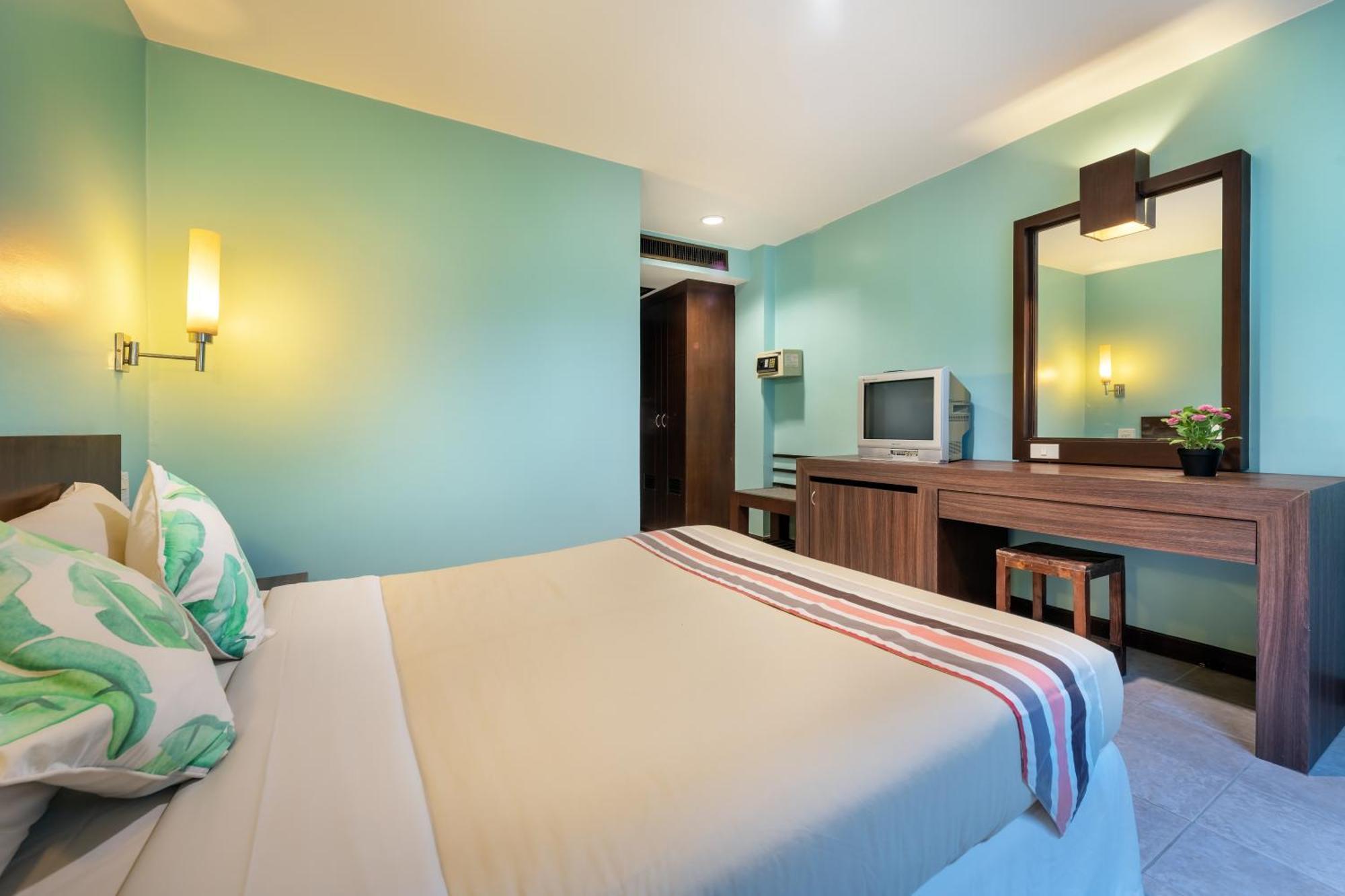 The Jomtien Twelve Hotel Exterior photo